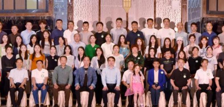 信陽(yáng)師范大學(xué)陜西校友會(huì)成立十周年創(chuàng)新發(fā)展大會(huì)在西安舉行 陜西省河南信陽(yáng)商會(huì)派員參加